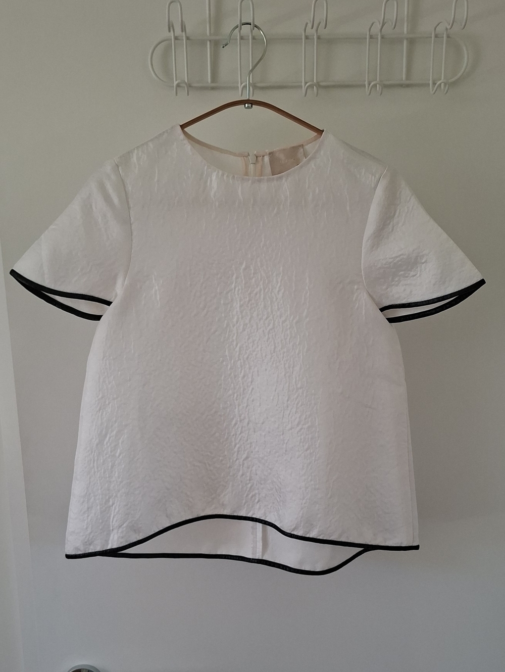 Wilfred/Le Fou White w/ Black Trim Short-Sleeve Textured Trapeze Top (Size XXS)